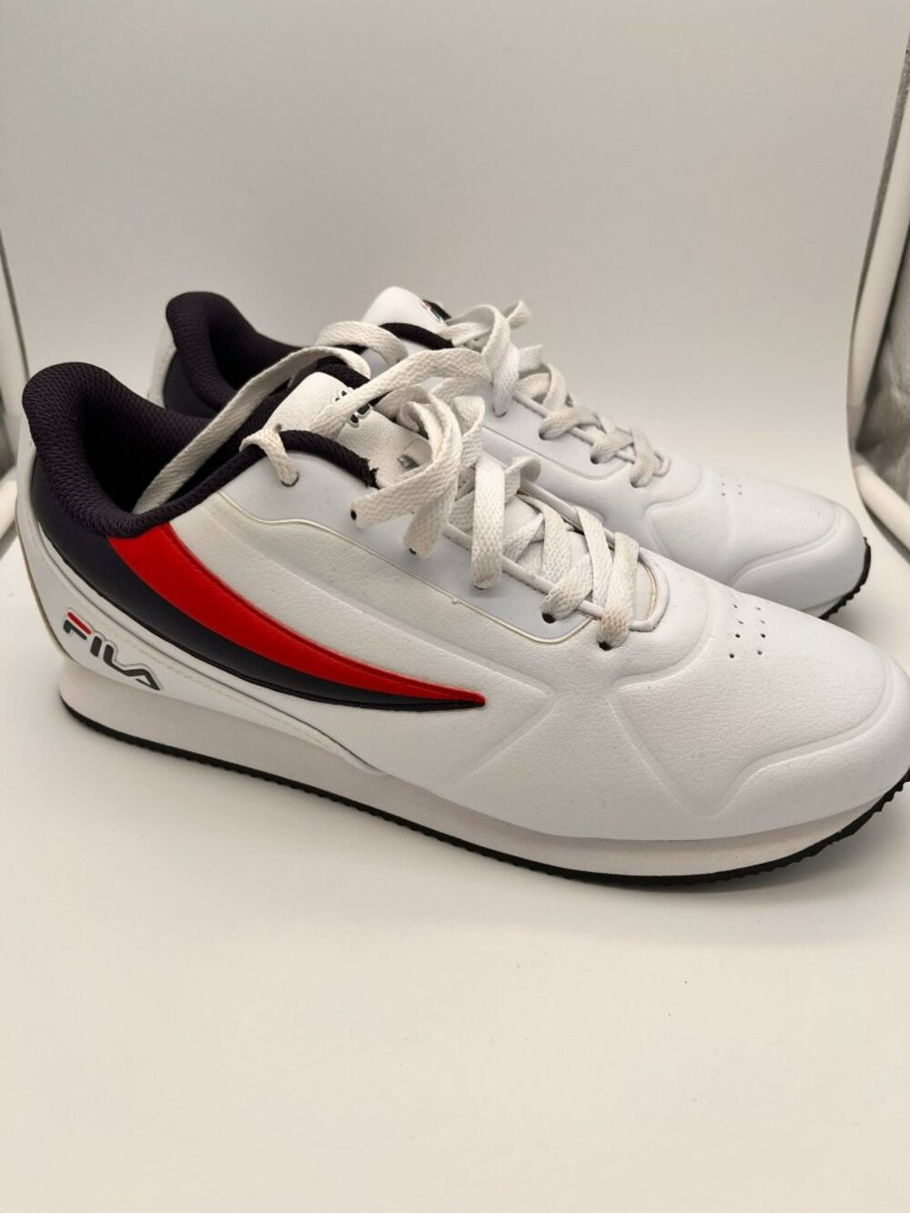 FILA Womens White Classic Chunky Sneakers Y2K Retro Athletic Tennis Shoes Size 9